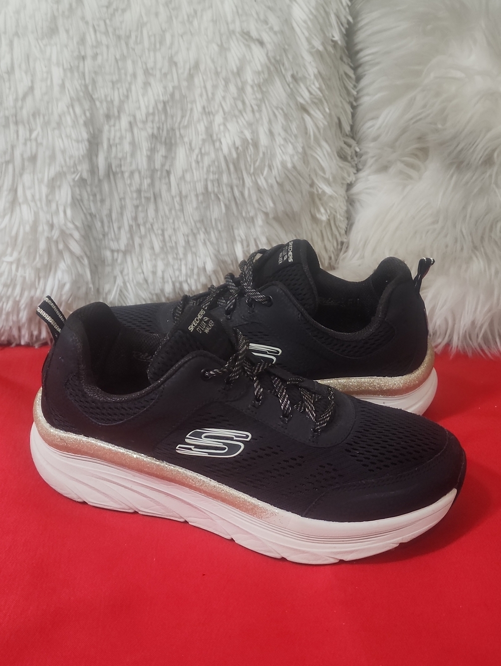 Skechers Women's D'Lux Walker-Glorious Motion Sneakers